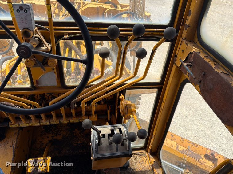image for item FC3135 1984 Champion D-565T motor grader