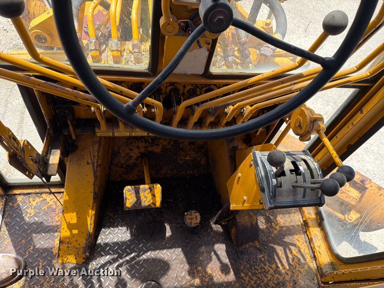 image for item FC3135 1984 Champion D-565T motor grader