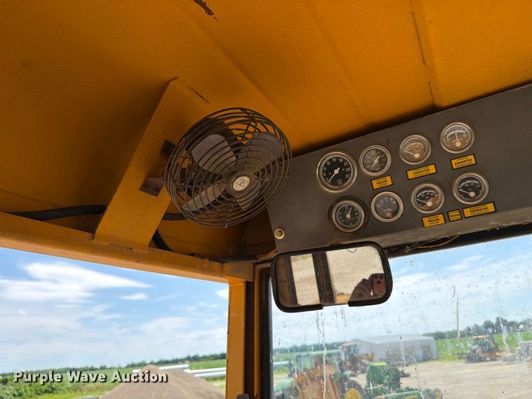 image for item FC3135 1984 Champion D-565T motor grader