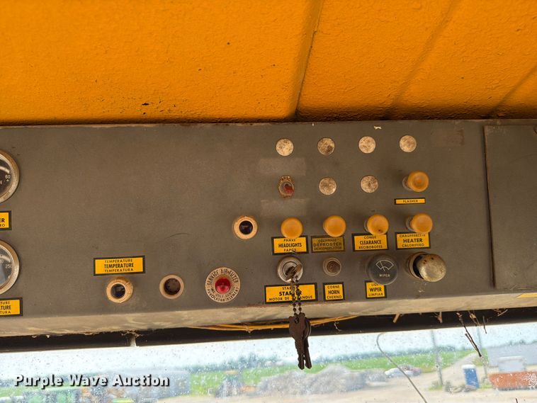 image for item FC3135 1984 Champion D-565T motor grader