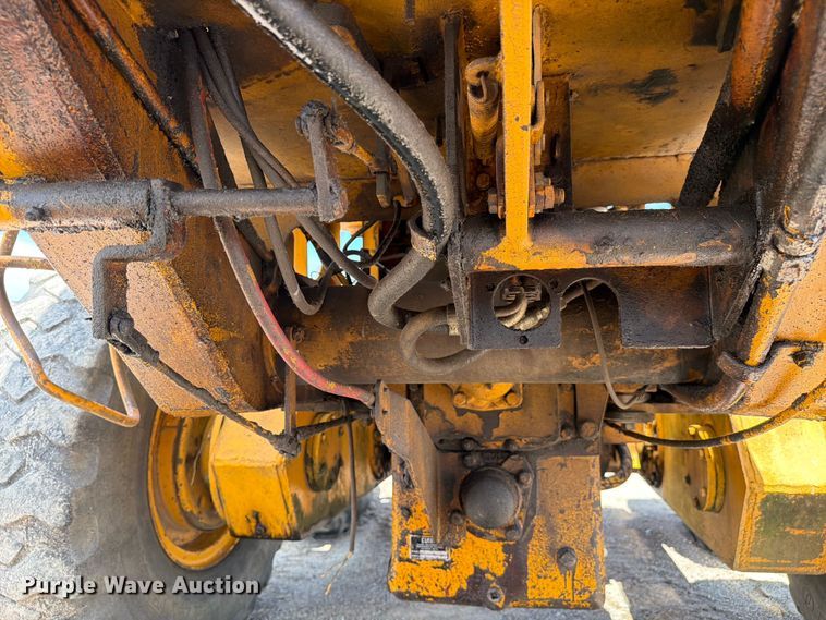 image for item FC3135 1984 Champion D-565T motor grader