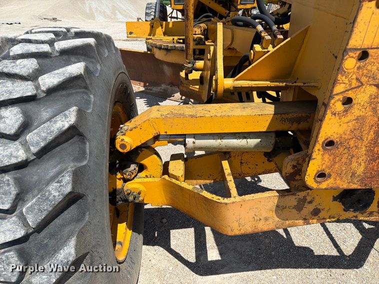 image for item FC3135 1984 Champion D-565T motor grader