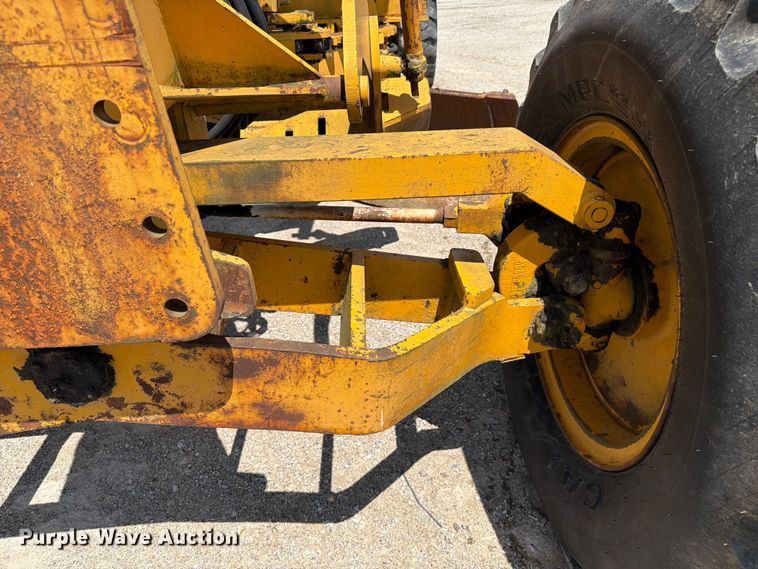 image for item FC3135 1984 Champion D-565T motor grader