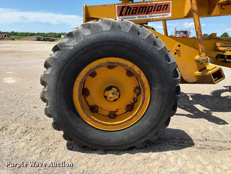 image for item FC3135 1984 Champion D-565T motor grader