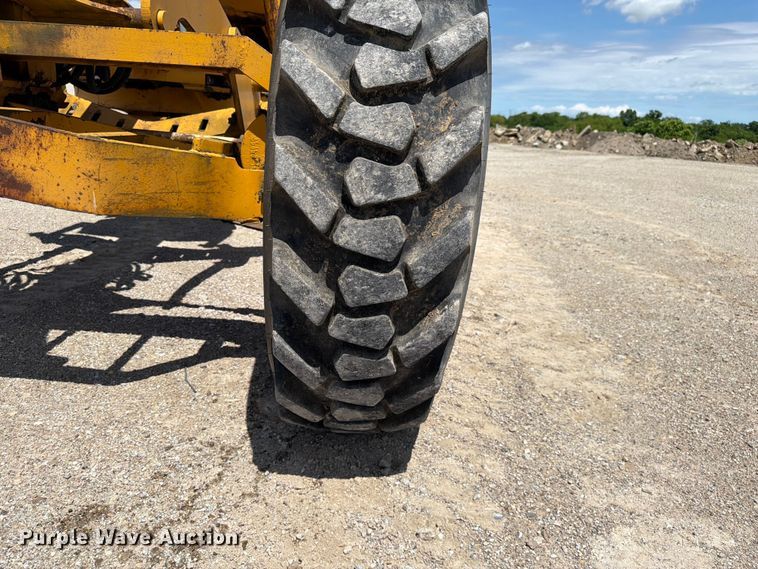 image for item FC3135 1984 Champion D-565T motor grader