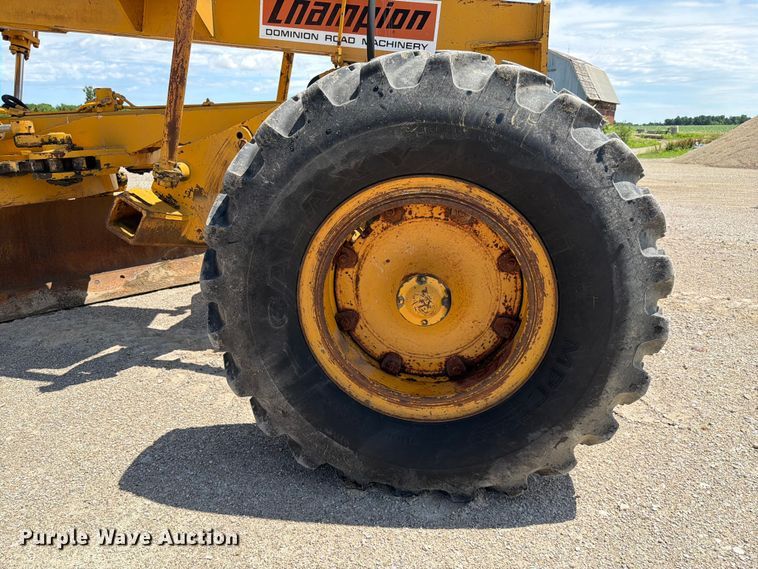 image for item FC3135 1984 Champion D-565T motor grader