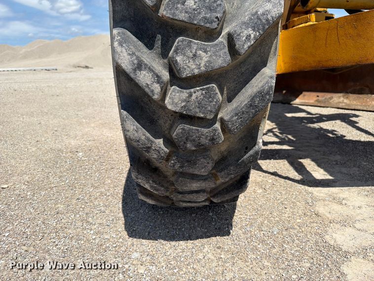 image for item FC3135 1984 Champion D-565T motor grader