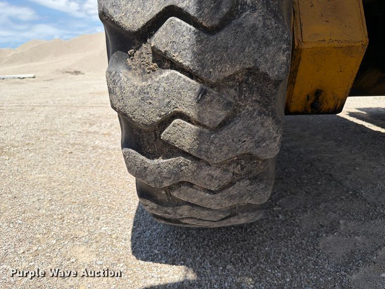 image for item FC3135 1984 Champion D-565T motor grader