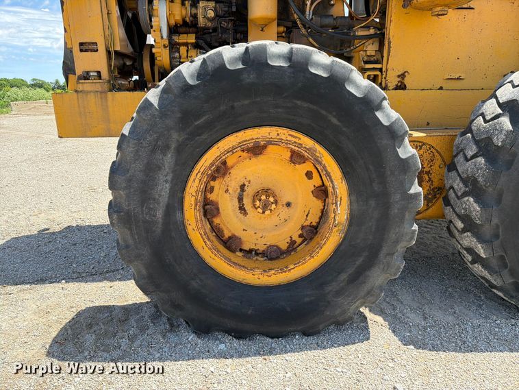 image for item FC3135 1984 Champion D-565T motor grader