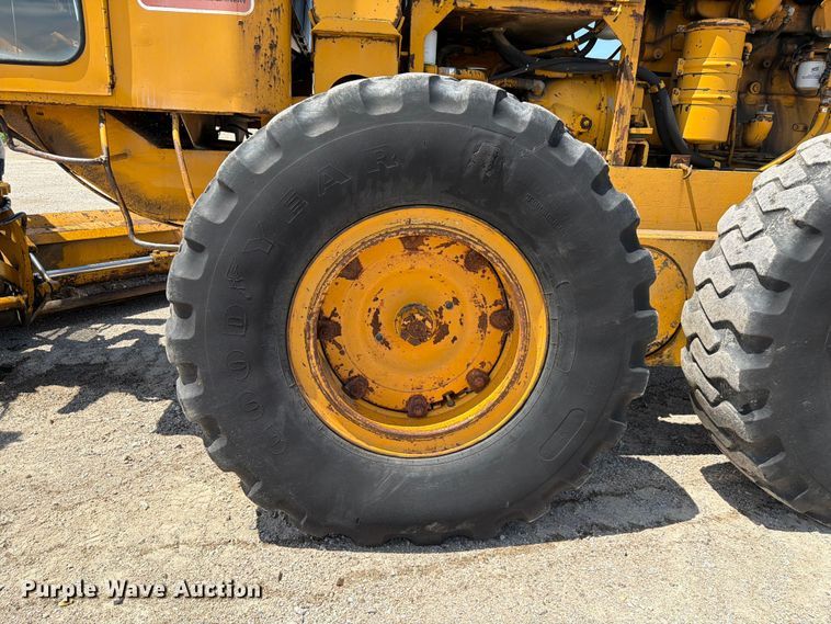 image for item FC3135 1984 Champion D-565T motor grader