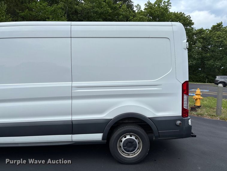 image for item FC5671 2017 Ford Transit 150 van