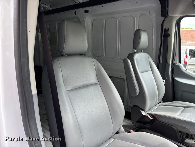 image for item FC5671 2017 Ford Transit 150 van