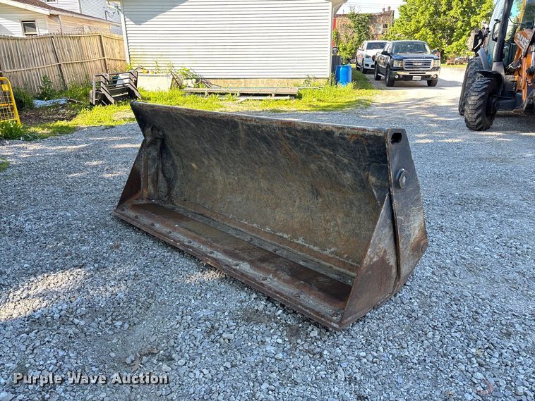 image for item FC5833 CNH TLB four-in-one backhoe bucket