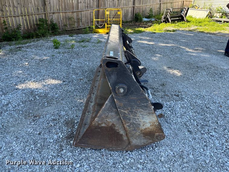 image for item FC5833 CNH TLB four-in-one backhoe bucket