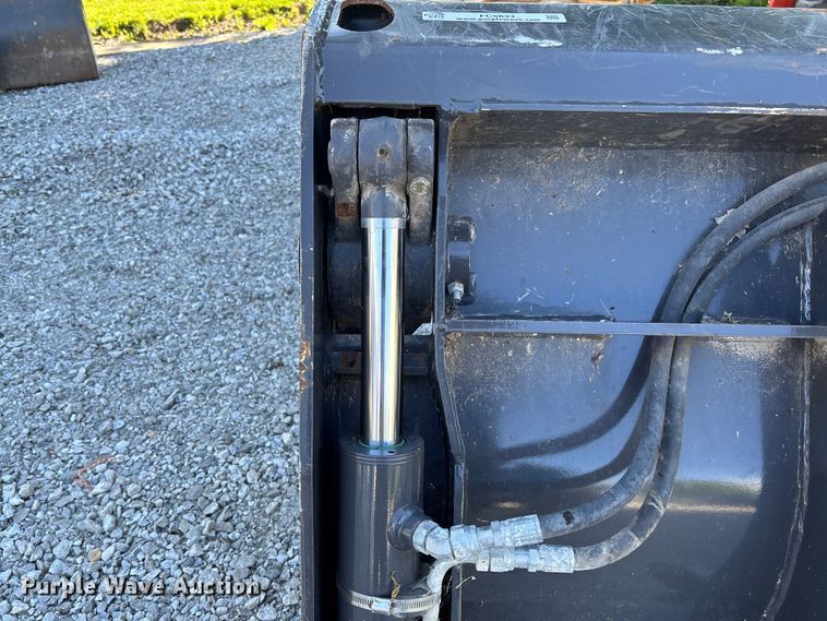image for item FC5833 CNH TLB four-in-one backhoe bucket