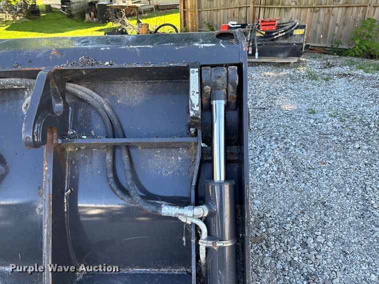 image for item FC5833 CNH TLB four-in-one backhoe bucket