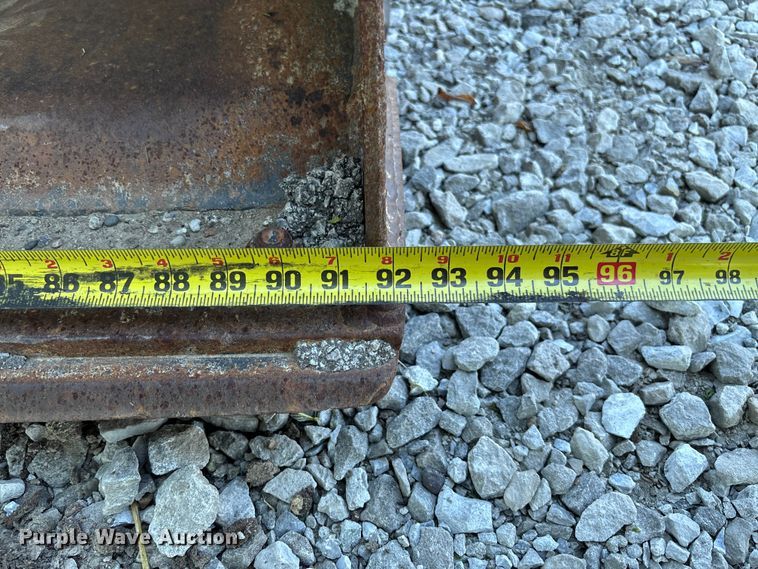 image for item FC5833 CNH TLB four-in-one backhoe bucket