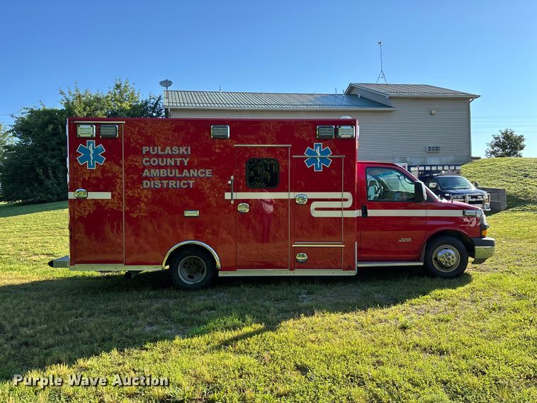 image for item FG0399 2015 GMC Savana 4500 ambulance