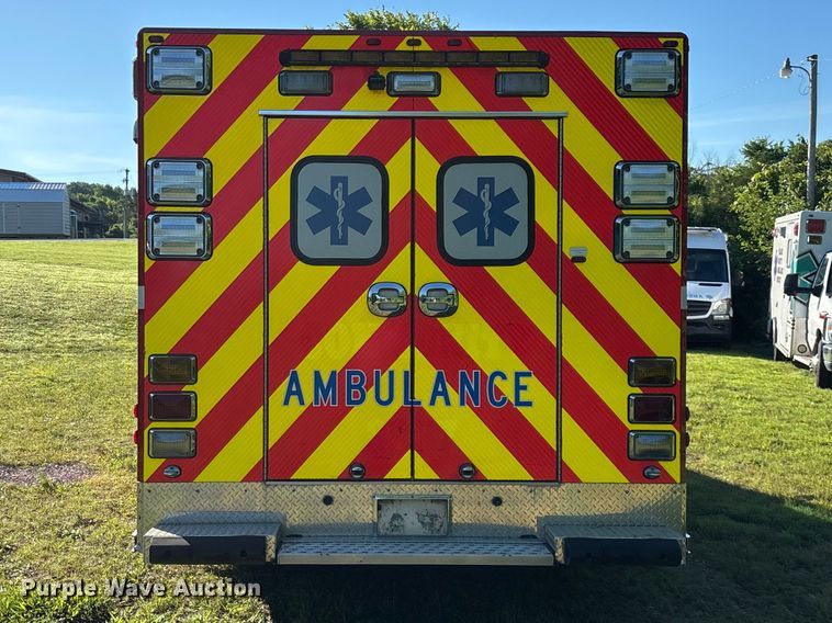 image for item FG0399 2015 GMC Savana 4500 ambulance