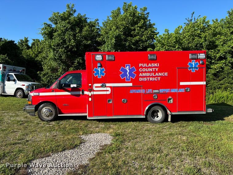 image for item FG0399 2015 GMC Savana 4500 ambulance