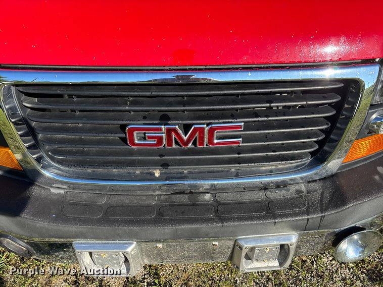 image for item FG0399 2015 GMC Savana 4500 ambulance