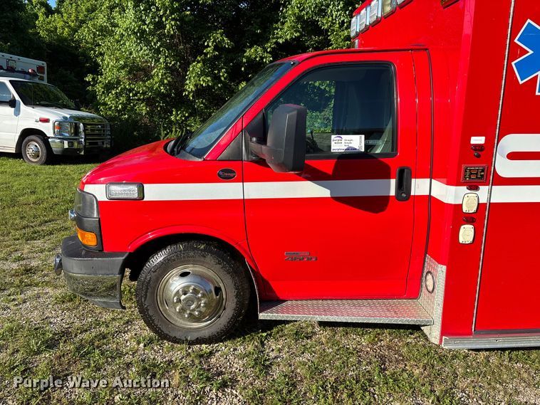 image for item FG0399 2015 GMC Savana 4500 ambulance