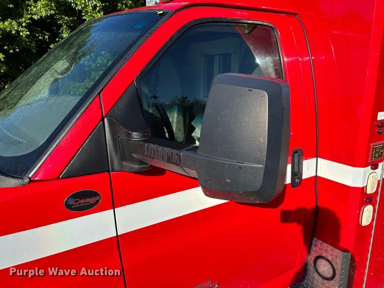 image for item FG0399 2015 GMC Savana 4500 ambulance