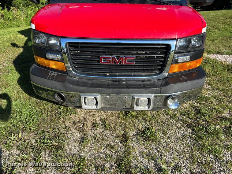 image for item FG0399 2015 GMC Savana 4500 ambulance