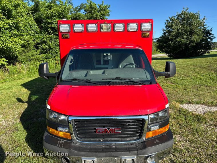 image for item FG0399 2015 GMC Savana 4500 ambulance