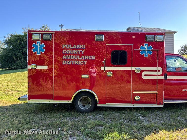 image for item FG0399 2015 GMC Savana 4500 ambulance