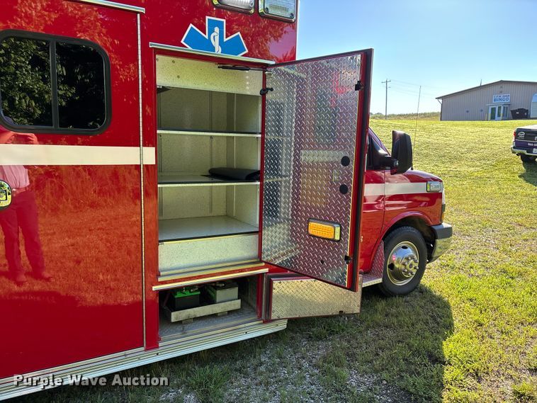 image for item FG0399 2015 GMC Savana 4500 ambulance