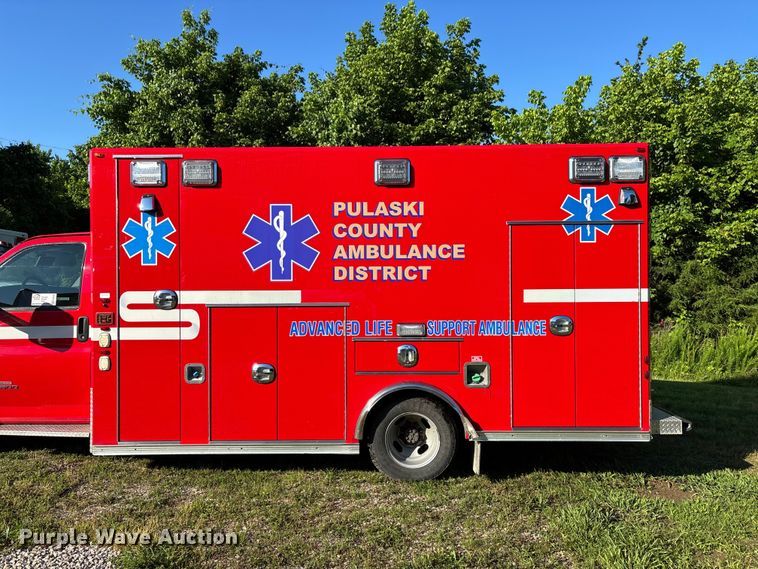 image for item FG0399 2015 GMC Savana 4500 ambulance