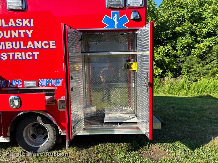 image for item FG0399 2015 GMC Savana 4500 ambulance