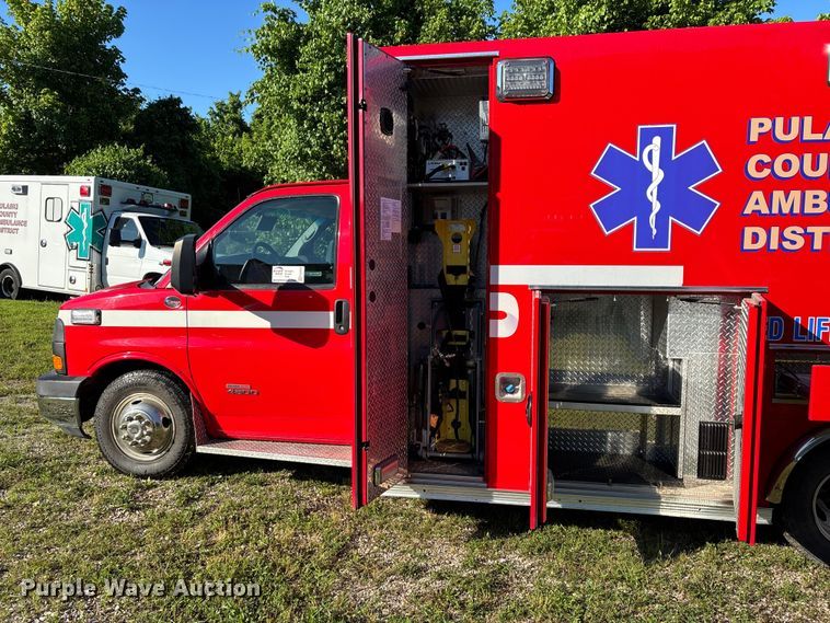 image for item FG0399 2015 GMC Savana 4500 ambulance