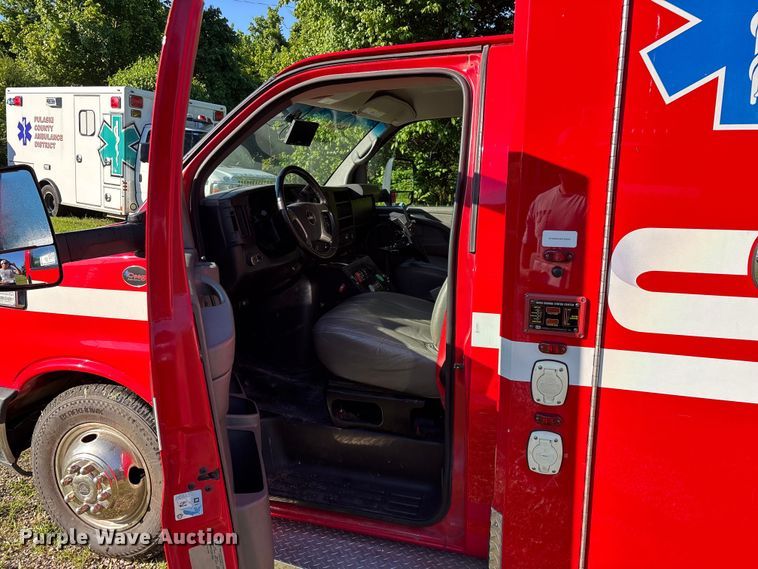 image for item FG0399 2015 GMC Savana 4500 ambulance