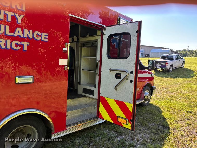 image for item FG0399 2015 GMC Savana 4500 ambulance