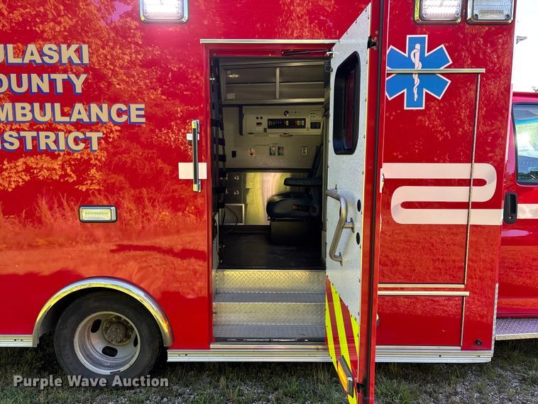 image for item FG0399 2015 GMC Savana 4500 ambulance