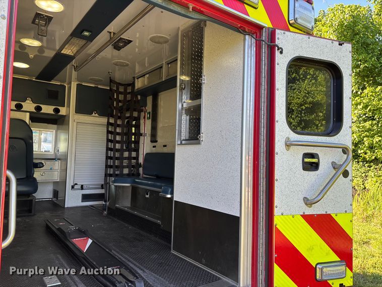 image for item FG0399 2015 GMC Savana 4500 ambulance