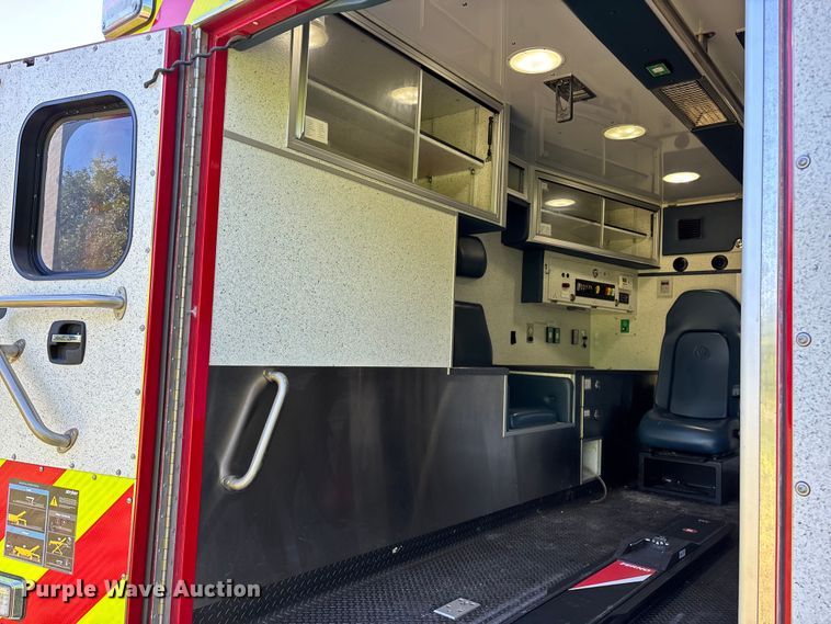 image for item FG0399 2015 GMC Savana 4500 ambulance