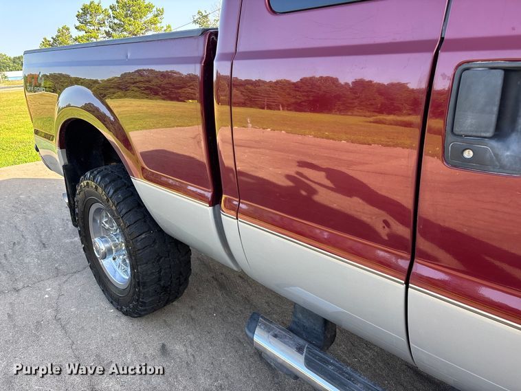 image for item FG0507 2004 Ford F250 Super Duty XLT Ext. Cab pickup truck