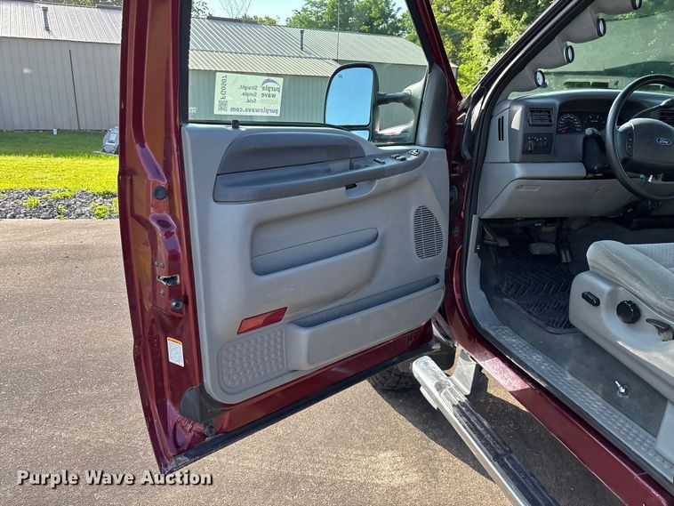 image for item FG0507 2004 Ford F250 Super Duty XLT Ext. Cab pickup truck