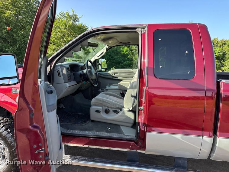 image for item FG0507 2004 Ford F250 Super Duty XLT Ext. Cab pickup truck