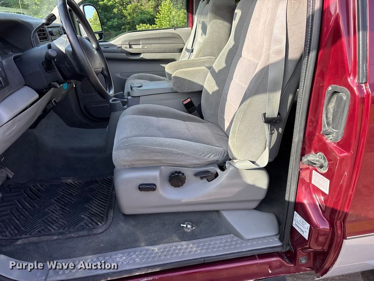 image for item FG0507 2004 Ford F250 Super Duty XLT Ext. Cab pickup truck