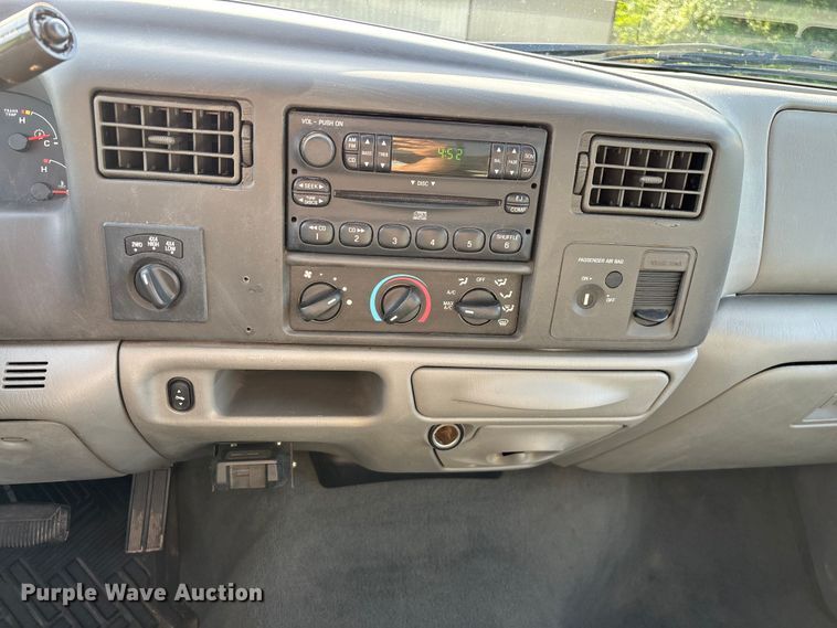 image for item FG0507 2004 Ford F250 Super Duty XLT Ext. Cab pickup truck