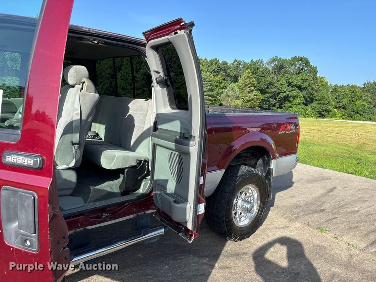 image for item FG0507 2004 Ford F250 Super Duty XLT Ext. Cab pickup truck