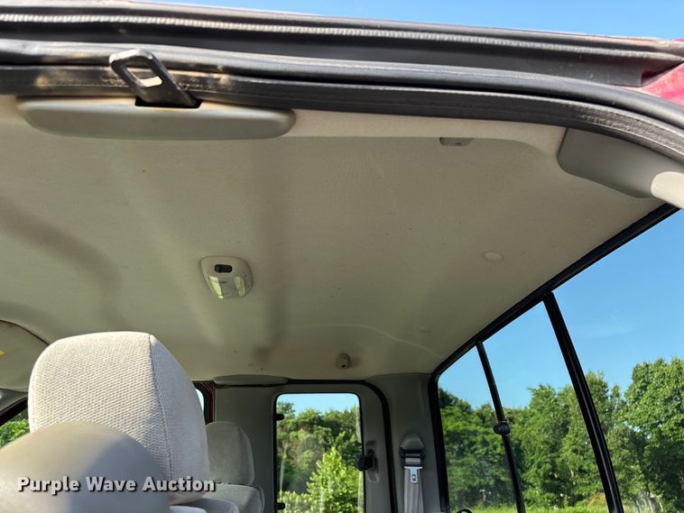 image for item FG0507 2004 Ford F250 Super Duty XLT Ext. Cab pickup truck