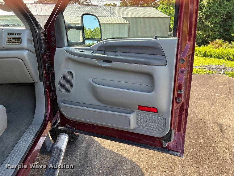 image for item FG0507 2004 Ford F250 Super Duty XLT Ext. Cab pickup truck