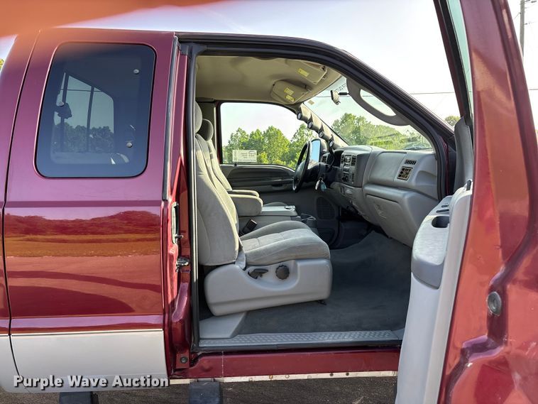 image for item FG0507 2004 Ford F250 Super Duty XLT Ext. Cab pickup truck
