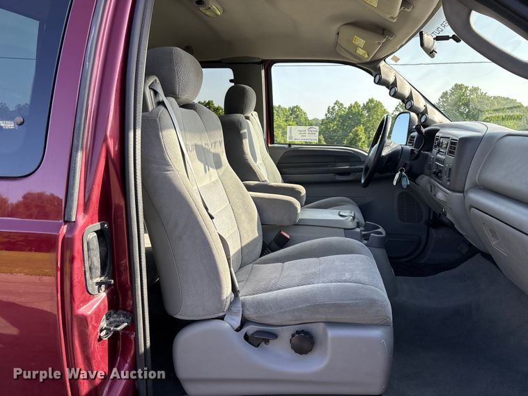 image for item FG0507 2004 Ford F250 Super Duty XLT Ext. Cab pickup truck