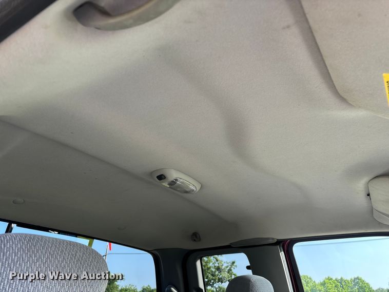 image for item FG0507 2004 Ford F250 Super Duty XLT Ext. Cab pickup truck